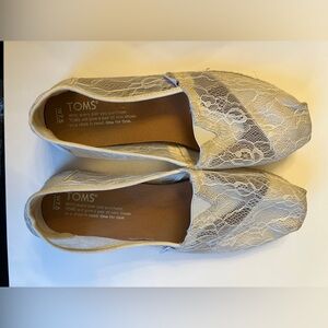 TOMS Women's Ivory Lace Flats wedding formal 7.5‎